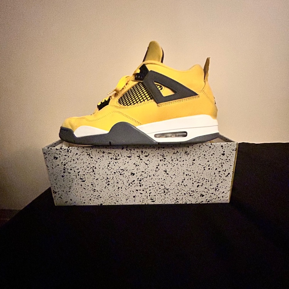 Jordan 4 Lightning